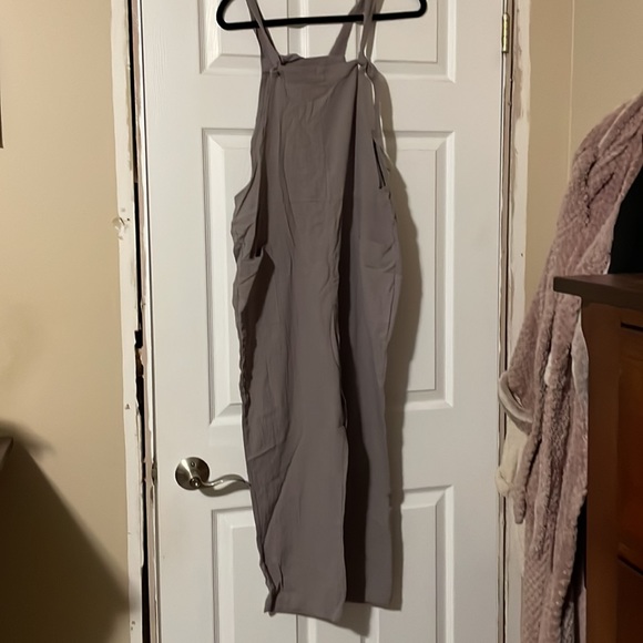 Shein jumpsuit - Picture 3 of 3